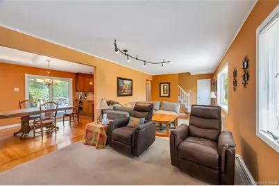 34 Oak Street, Hicksville, NY 11801 - Photo 4