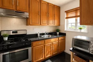 221-51 Manor Rd, Queens Village, NY 11427 - Photo 4