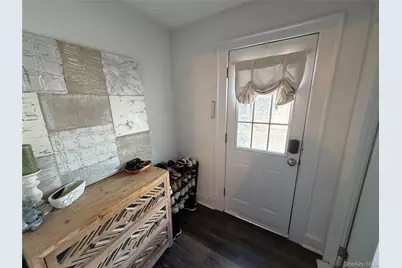 31 Minetta Court, Huntington, NY 11743 - Photo 2