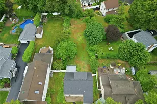 17 Riverside St, Amityville, NY 11701 - Photo 14