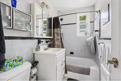 61-26 255th #upper, Little Neck, NY 11362 - Photo 10