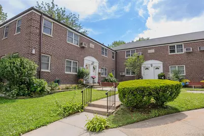 61-26 255th #upper, Little Neck, NY 11362 - Photo 2