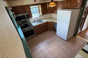 526 N 12th St, New Hyde Park, NY 11040 - Photo 8