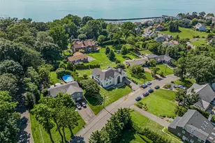3 Fairview Ln, Glen Cove, NY 11542 - Photo 12