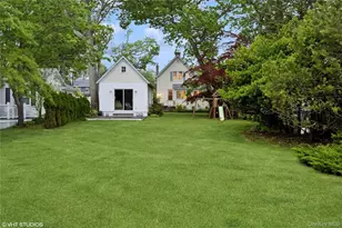 3725 Wickham Ave, Mattituck, NY 11952 - Photo 2