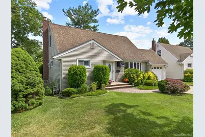 110 Briarcliff Road, Westbury, NY 11590 - Photo 28