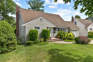 110 Briarcliff Rd, Westbury, NY 11590 - Photo 28
