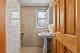 110 Briarcliff Rd, Westbury, NY 11590 - Photo 16