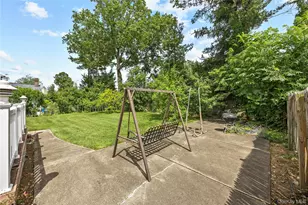 110 Briarcliff Rd, Westbury, NY 11590 - Photo 24