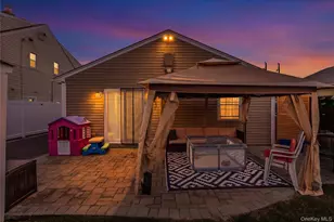 30 Elm St, Massapequa, NY 11758 - Photo 34