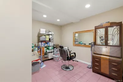 852 Jackson Avenue, Franklin Square, NY 11010 - Photo 18