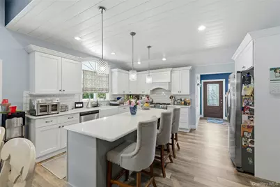 852 Jackson Avenue, Franklin Square, NY 11010 - Photo 8