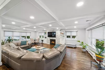 21 Fairoaks Lane, Smithtown, NY 11787 - Photo 6