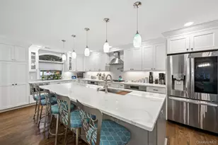 21 Fairoaks Ln, Smithtown, NY 11787 - Photo 12