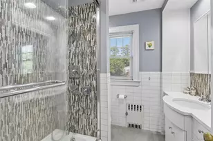 1472 Middle Neck Rd, Port Washington, NY 11050 - Photo 14