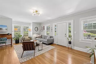 1472 Middle Neck Rd, Port Washington, NY 11050 - Photo 4