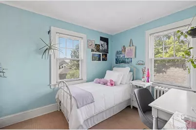 1472 Middle Neck Road, Port Washington, NY 11050 - Photo 12