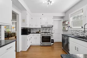 1472 Middle Neck Rd, Port Washington, NY 11050 - Photo 8