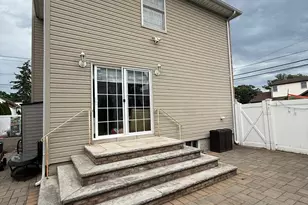 264 Doherty Ave, Elmont, NY 11003 - Photo 4