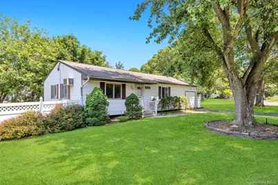 9 Daniel Court, Ronkonkoma, NY 11779 - Photo 2