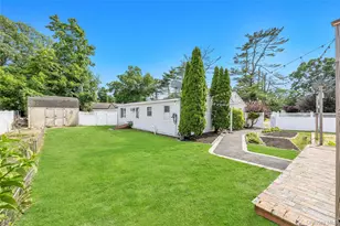 115 Dahlia Dr, Mastic Beach, NY 11951 - Photo 34