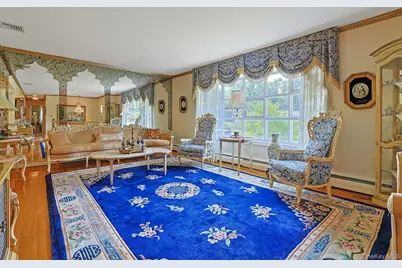 635 Gilbert Avenue, Pearl River, NY 10965 - Photo 8