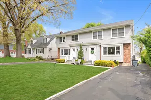 38 Dunes Ln, Port Washington, NY 11050 - Photo 2