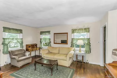 2 Cliff Road, Merrick, NY 11566 - Photo 4