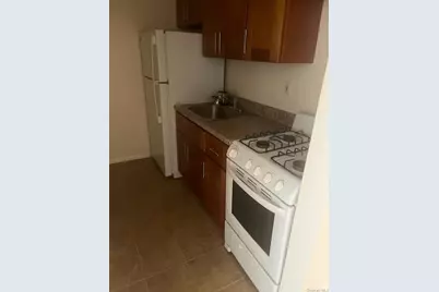 101 Middletown N #B, Pearl River, NY 10965 - Photo 2