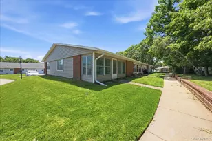 158 Falmouth Ct, Ridge, NY 11961 - Photo 2