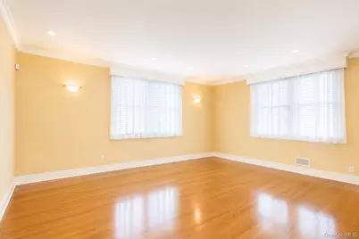 182-12 Horace Harding Expressway #1K, Fresh Meadows, NY 11365 - Photo 2