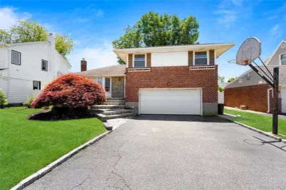 33 Birchwood Park Drive, Syosset, NY 11791 - Photo 1