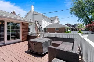 33 Birchwood Park Dr, Syosset, NY 11791 - Photo 30