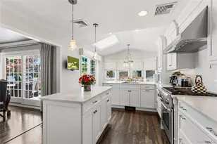 33 Birchwood Park Dr, Syosset, NY 11791 - Photo 4