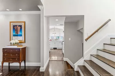 33 Birchwood Park Drive, Syosset, NY 11791 - Photo 2