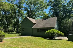 33 Crosby St, Center Moriches, NY 11934 - Photo 4