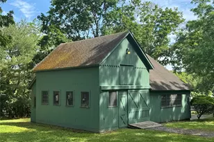 33 Crosby St, Center Moriches, NY 11934 - Photo 2