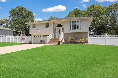 61 Yale Avenue, Oakdale, NY 11769 - Photo 2