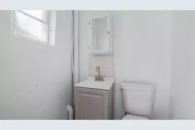 185 E 17th Street, Huntington Station, NY 11746 - Photo 20