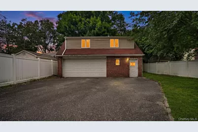 185 E 17th Street, Huntington Station, NY 11746 - Photo 32