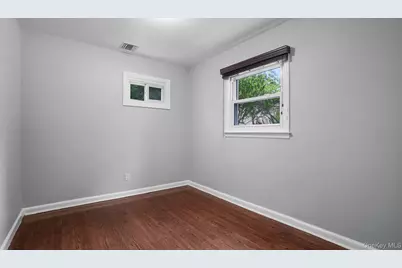 185 E 17th Street, Huntington Station, NY 11746 - Photo 10