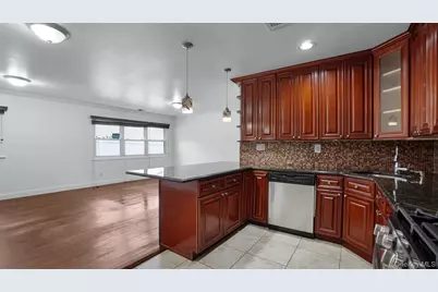 185 E 17th Street, Huntington Station, NY 11746 - Photo 4