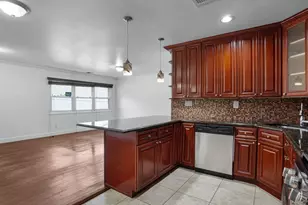 185 E 17th St, Huntington Station, NY 11746 - Photo 4