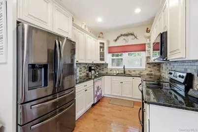 36 Sayville Road, Sound Beach, NY 11789 - Photo 8