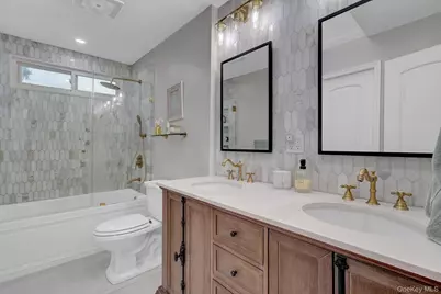 31 Leeds Lane, North Babylon, NY 11703 - Photo 14