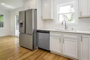 59A Hickory Rd, Port Washington, NY 11050 - Photo 8