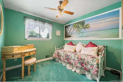90 Rhode Island Avenue, Bay Shore, NY 11706 - Photo 14