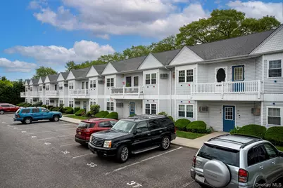 30 Bay Point Court #52, West Babylon, NY 11704 - Photo 1