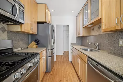 370 W Broadway #5W, Long Beach, NY 11561 - Photo 6