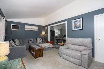 11 Princeton, Red Hook, NY 12571 - Photo 4